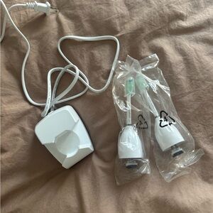 Electric Toothbrush Set with Charger - White